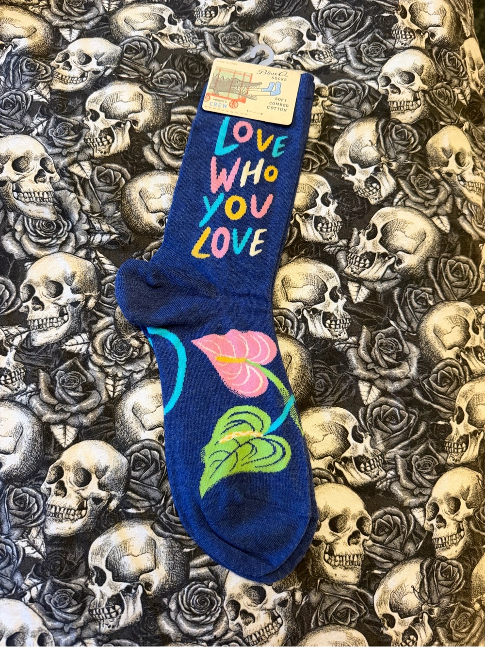Blue Q : Love Who You Love Navy Combed Cotton Crew Socks - Floral Graphic (5-10)